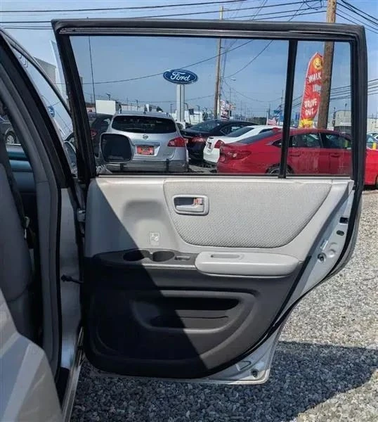 2005 Toyota Highlander - Image 11 of 12