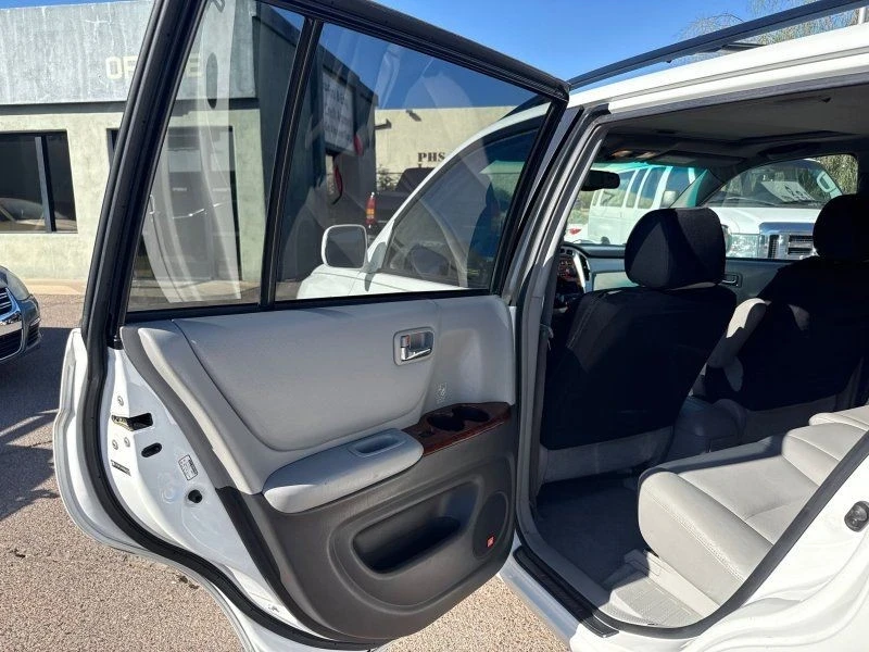 2005 Toyota Highlander - Image 12 of 21