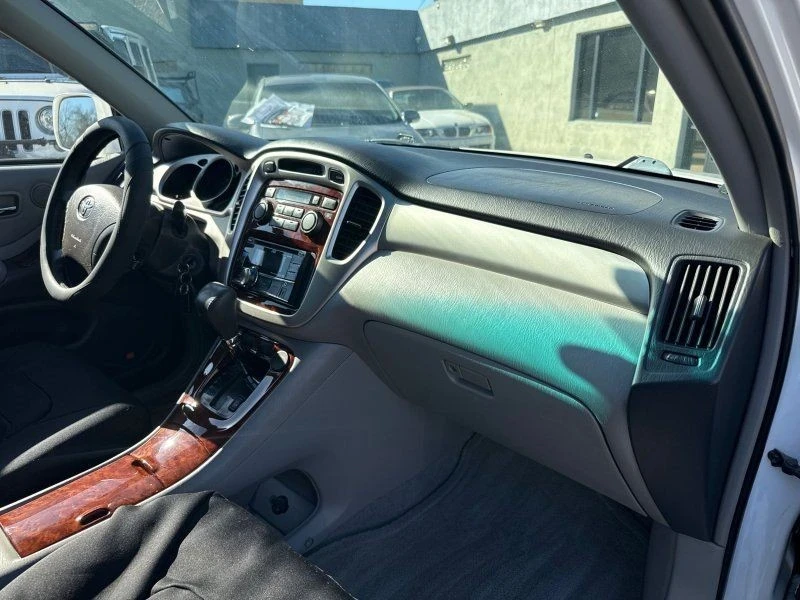 2005 Toyota Highlander - Image 20 of 21