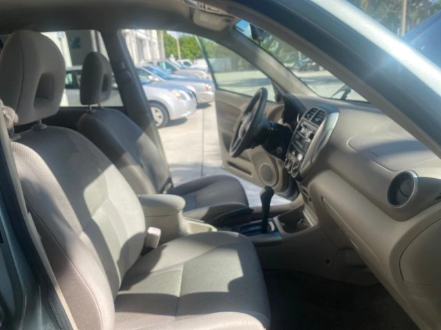 2005 Toyota RAV4 3rd Gen - Image 13 of 21