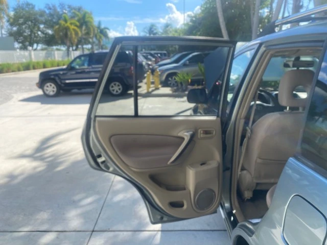 2005 Toyota RAV4 3rd Gen - Image 14 of 21