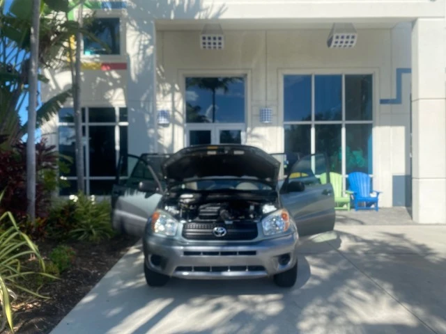 2005 Toyota RAV4 2nd Gen - Image 17 of 21