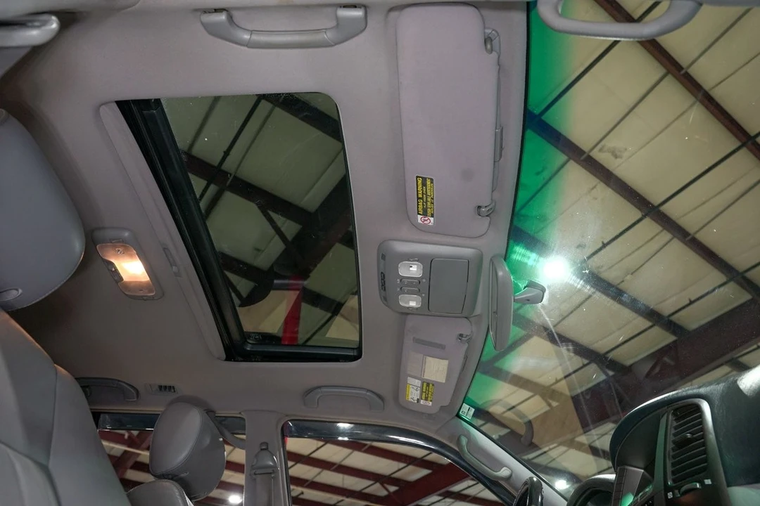 2005 Toyota J100 Land Cruiser - Image 8 of 31