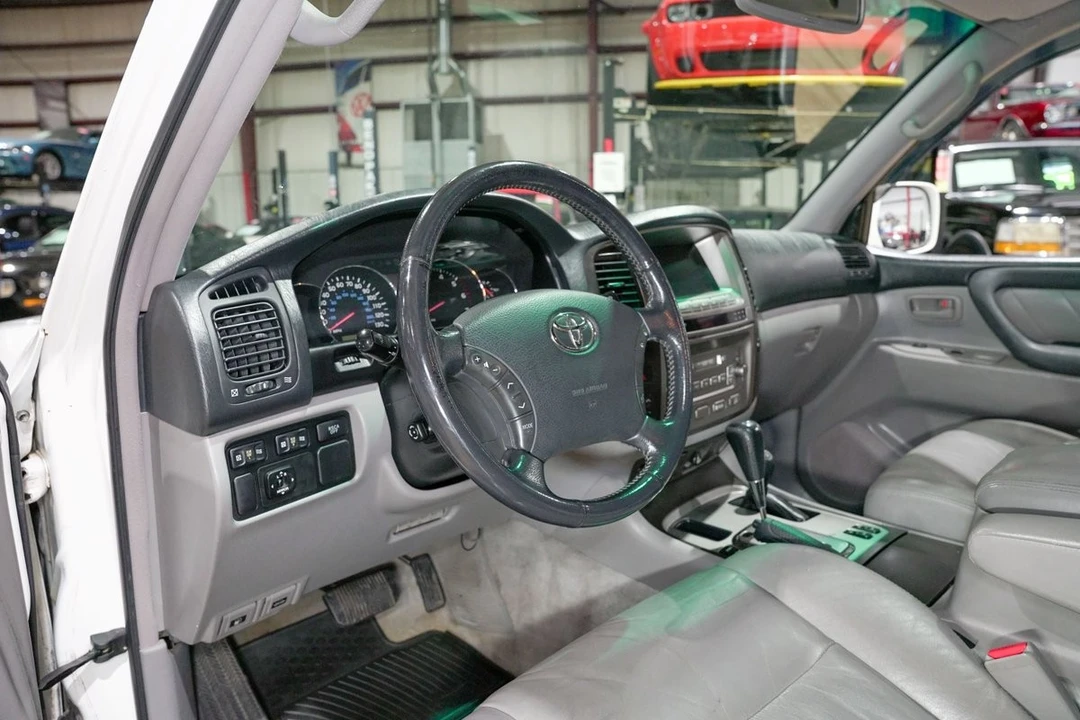 2005 Toyota J100 Land Cruiser - Image 13 of 31