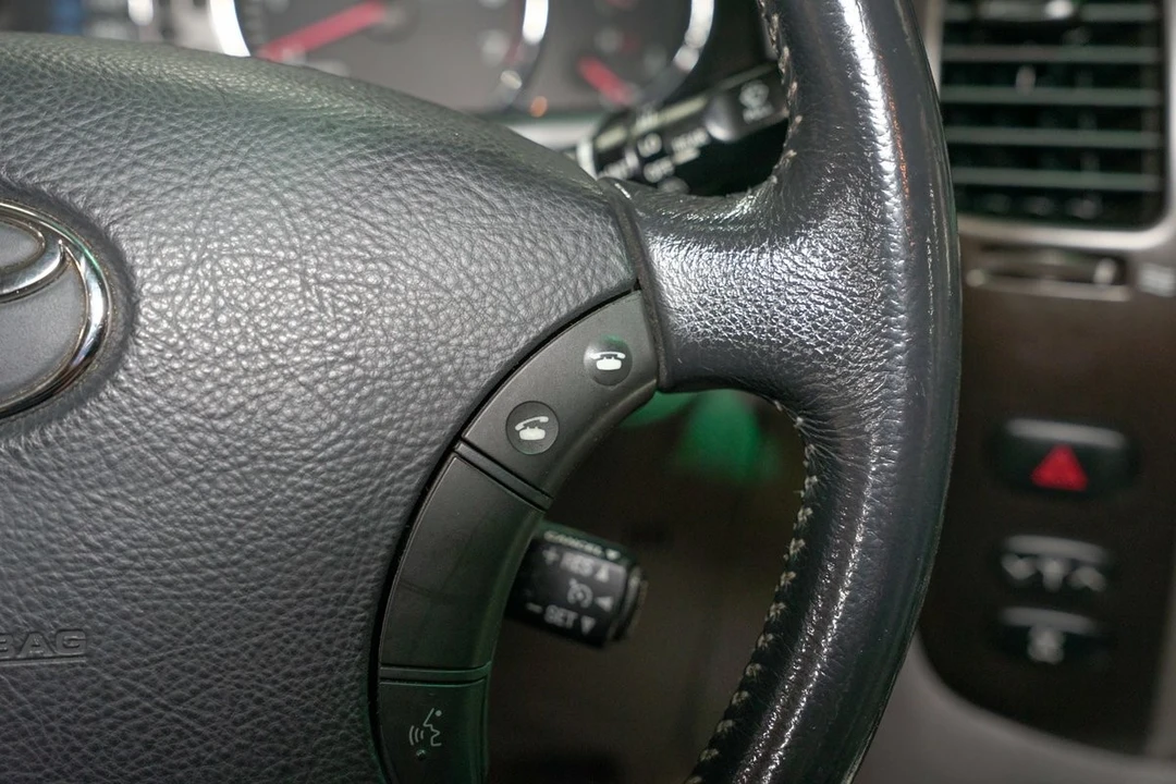 2005 Toyota J100 Land Cruiser - Image 14 of 31