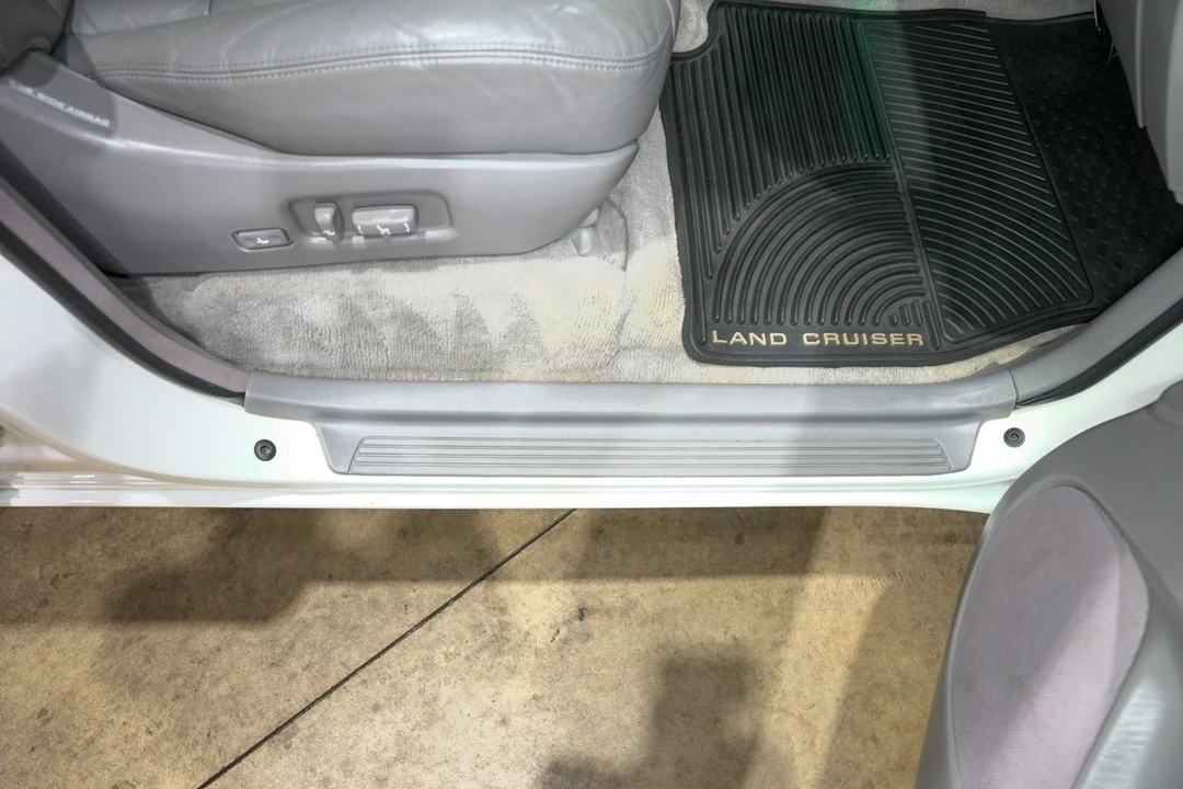 2005 Toyota J100 Land Cruiser - Image 9 of 31