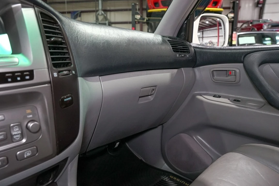 2005 Toyota J100 Land Cruiser - Image 18 of 31