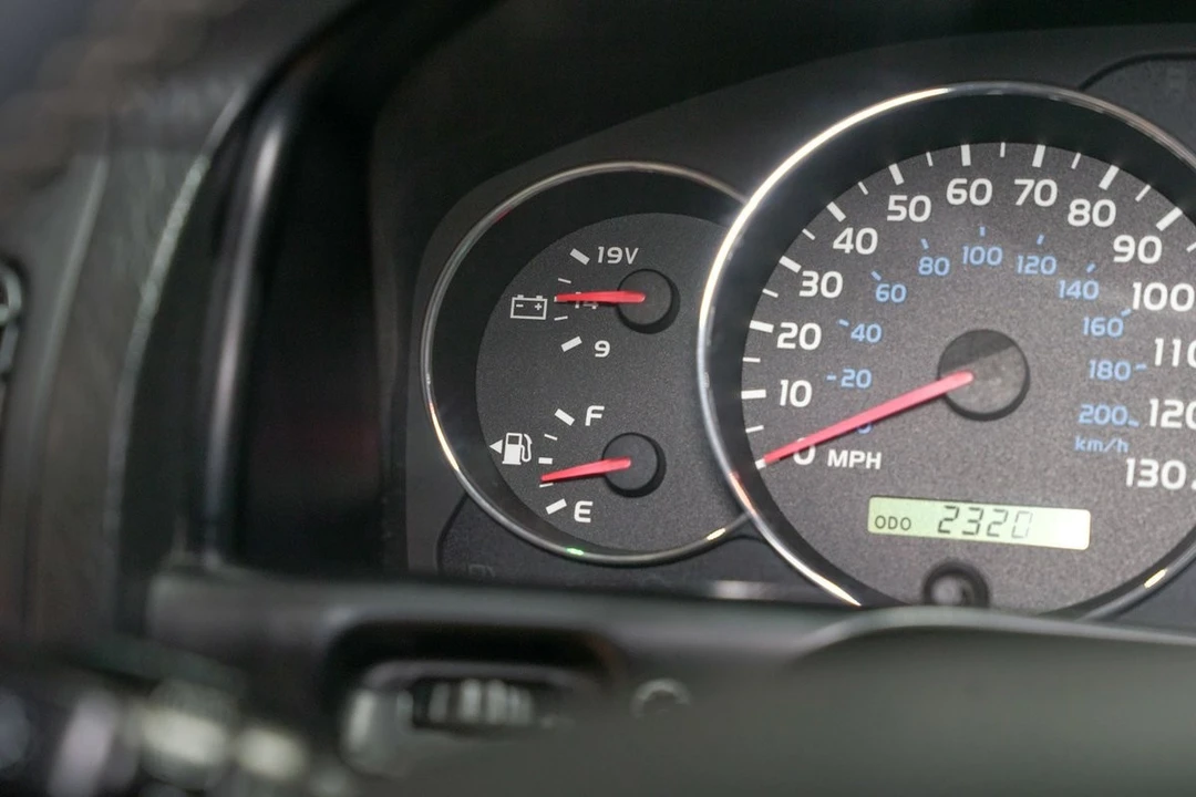 2005 Toyota J100 Land Cruiser - Image 15 of 31