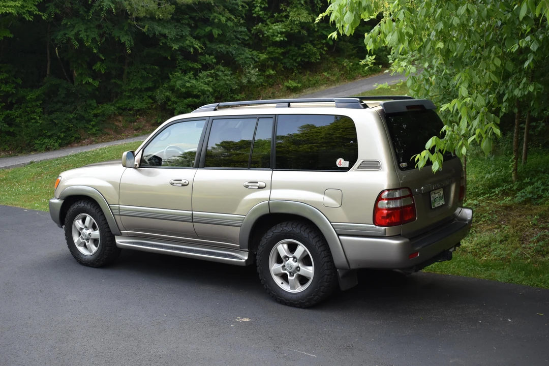 2005 Toyota J100 Land Cruiser - Image 8 of 31
