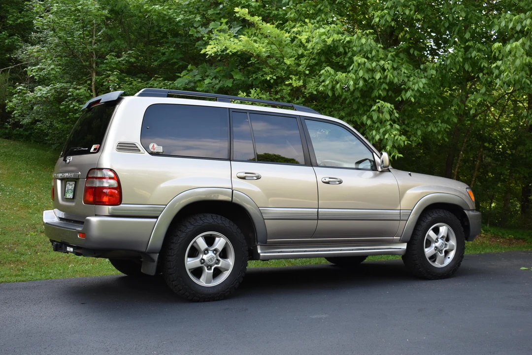 2005 Toyota J100 Land Cruiser - Image 10 of 31