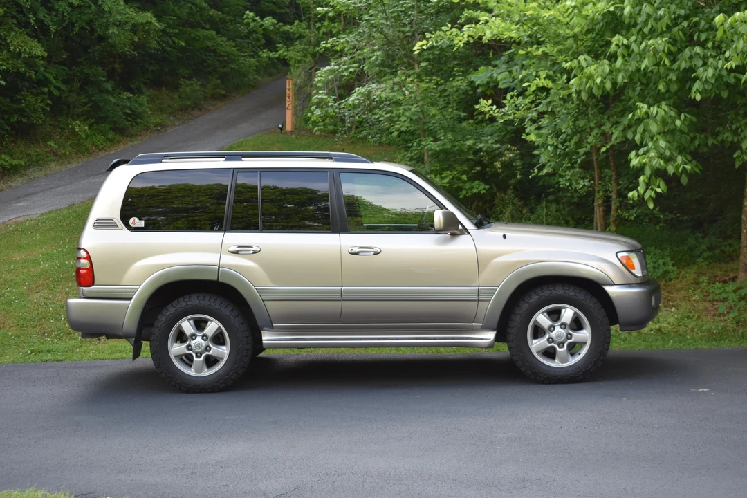 2005 Toyota J100 Land Cruiser - Image 13 of 31