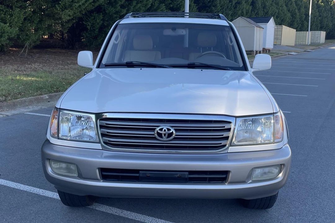 2005 Toyota J100 Land Cruiser - Image 2 of 31