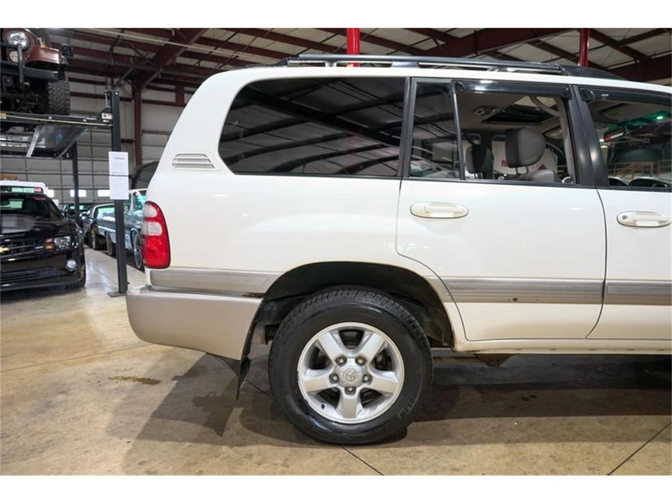 2005 Toyota J100 Land Cruiser - Image 9 of 31