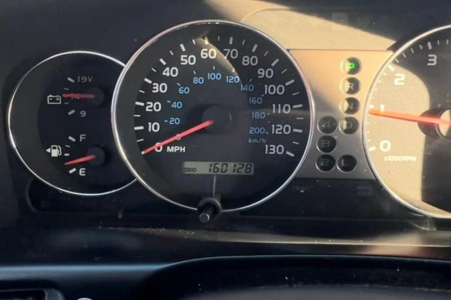 2005 Toyota J100 Land Cruiser - Image 27 of 31