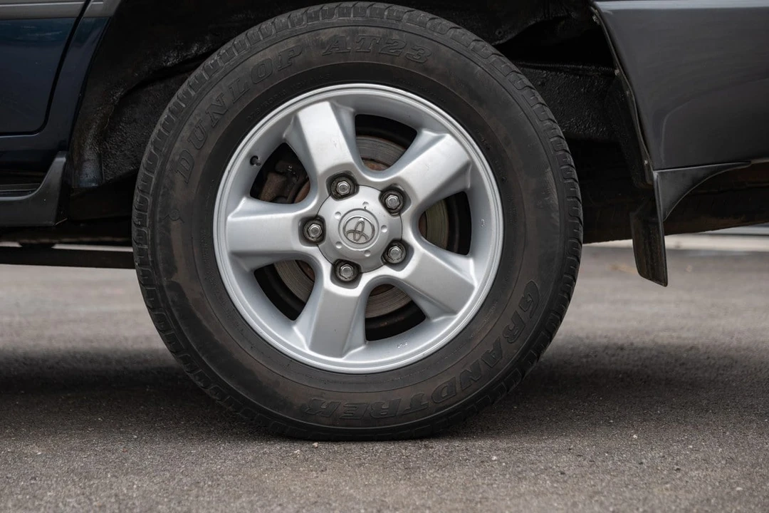 2005 Toyota J100 Land Cruiser - Image 27 of 30