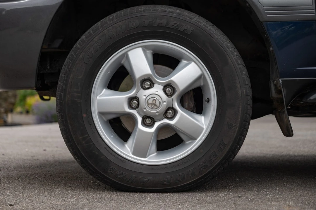 2005 Toyota J100 Land Cruiser - Image 28 of 30