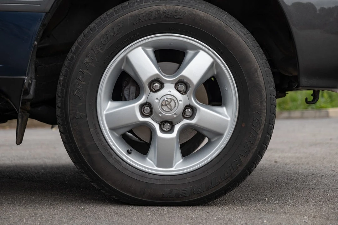2005 Toyota J100 Land Cruiser - Image 29 of 30