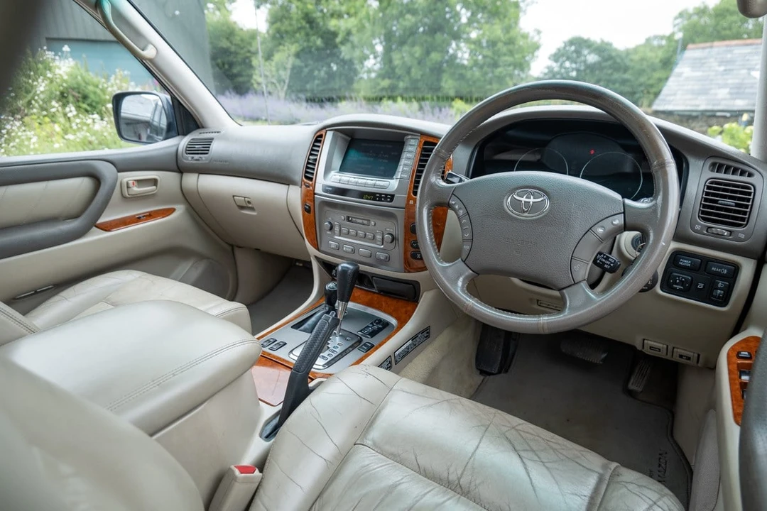 2005 Toyota J100 Land Cruiser - Image 4 of 30