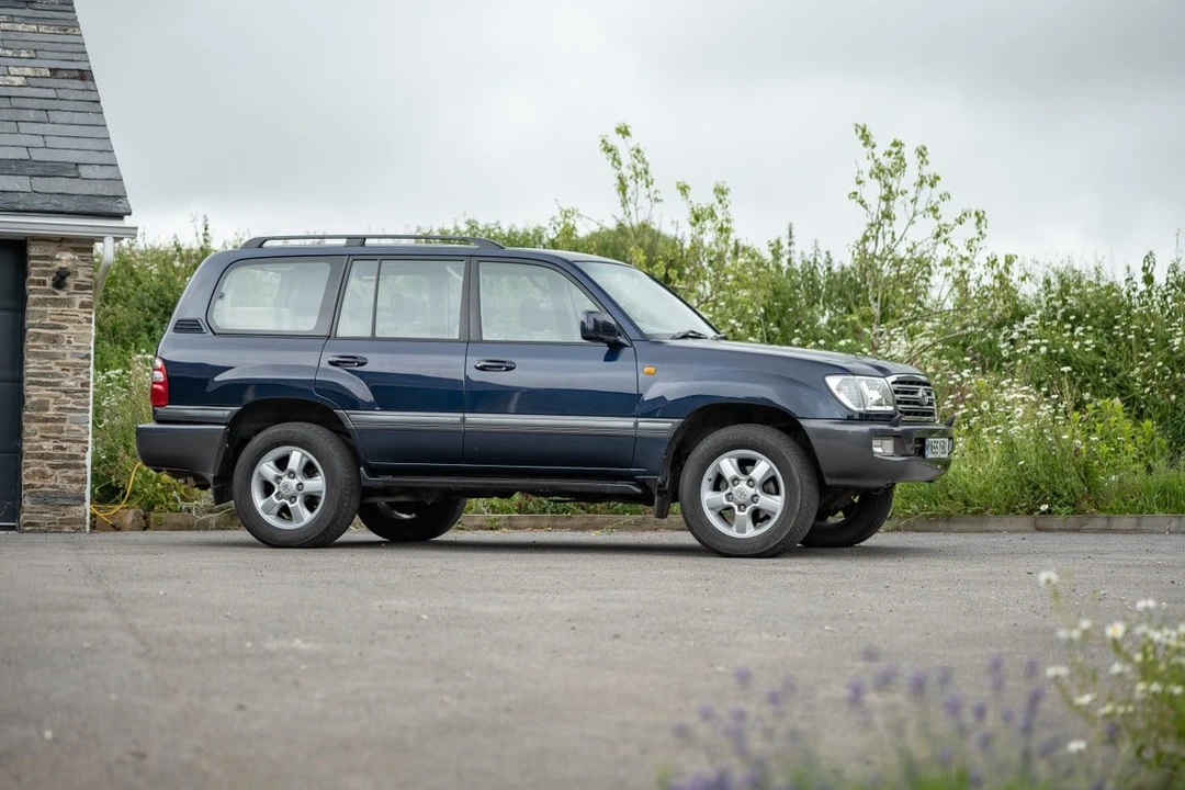 2005 Toyota J100 Land Cruiser - Image 9 of 30