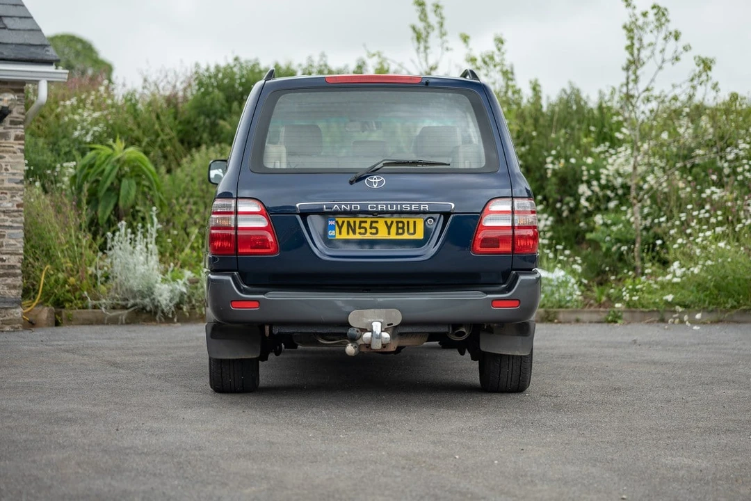 2005 Toyota J100 Land Cruiser - Image 11 of 30