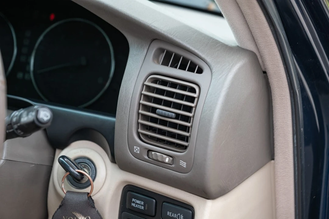 2005 Toyota J100 Land Cruiser - Image 14 of 30