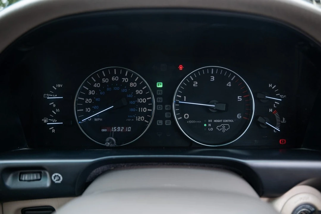 2005 Toyota J100 Land Cruiser - Image 16 of 30