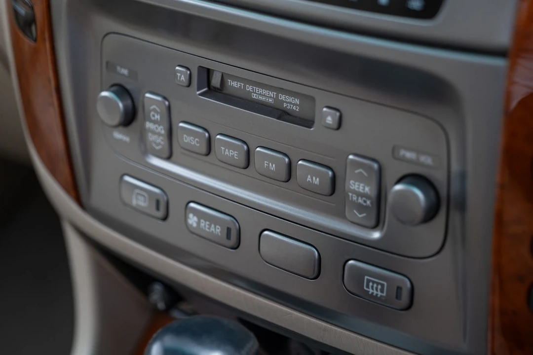 2005 Toyota J100 Land Cruiser - Image 18 of 30