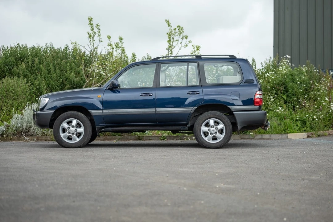 2005 Toyota J100 Land Cruiser - Image 13 of 30
