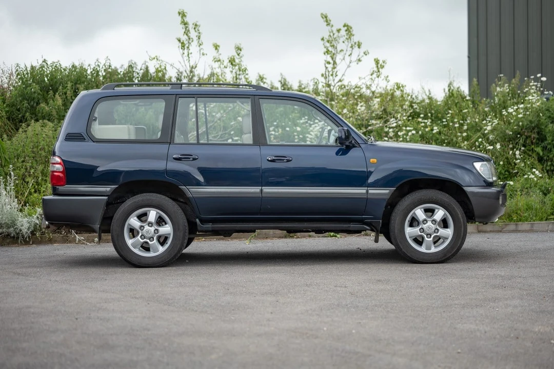 2005 Toyota J100 Land Cruiser - Image 15 of 30