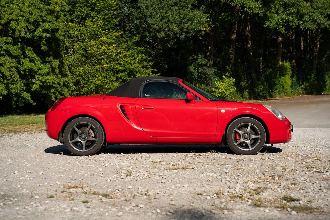 2005 Toyota MR2 Spyder/MR-S - Image 18 of 30