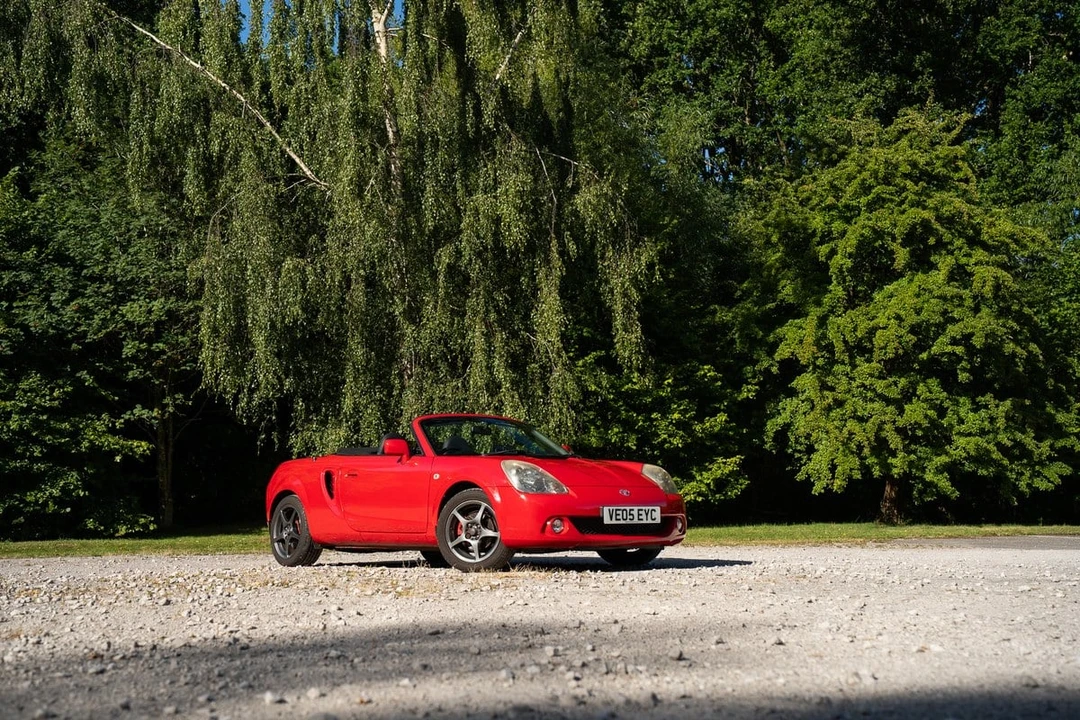2005 Toyota MR2 Spyder/MR-S - Image 2 of 30
