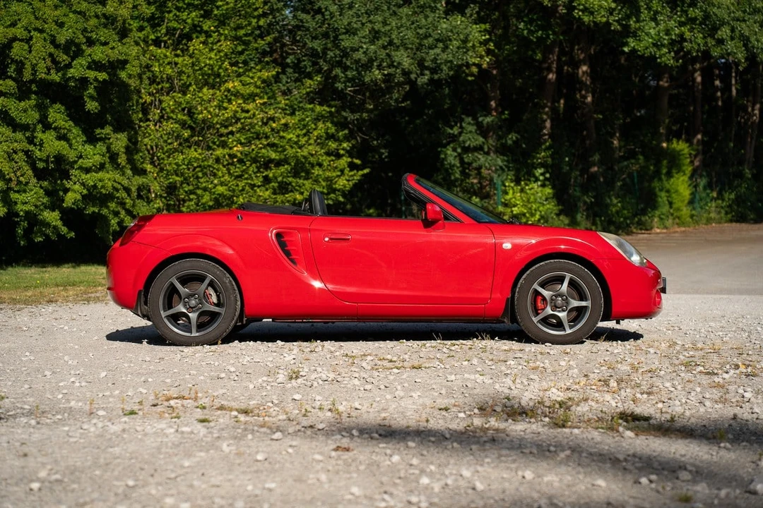 2005 Toyota MR2 Spyder/MR-S - Image 17 of 30