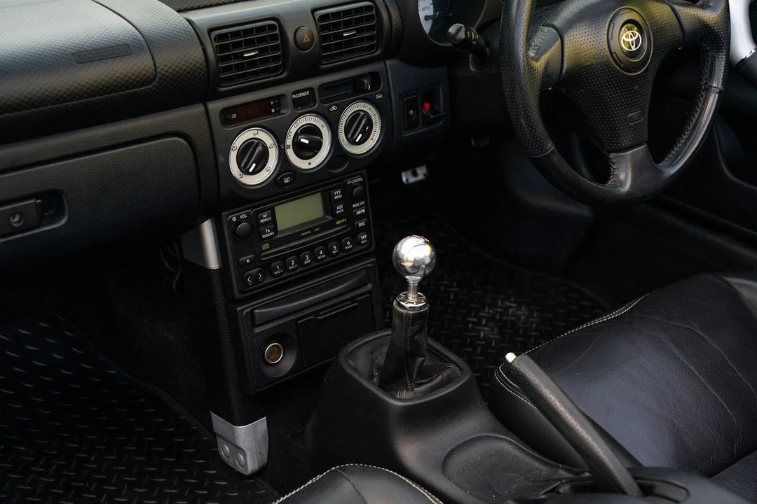 2005 Toyota MR2 Spyder/MR-S - Image 26 of 30