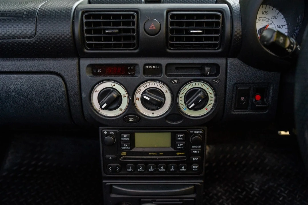 2005 Toyota MR2 Spyder/MR-S - Image 27 of 30