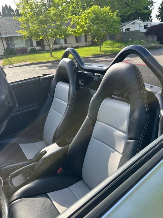 2005 Toyota MR2 - Image 8 of 13
