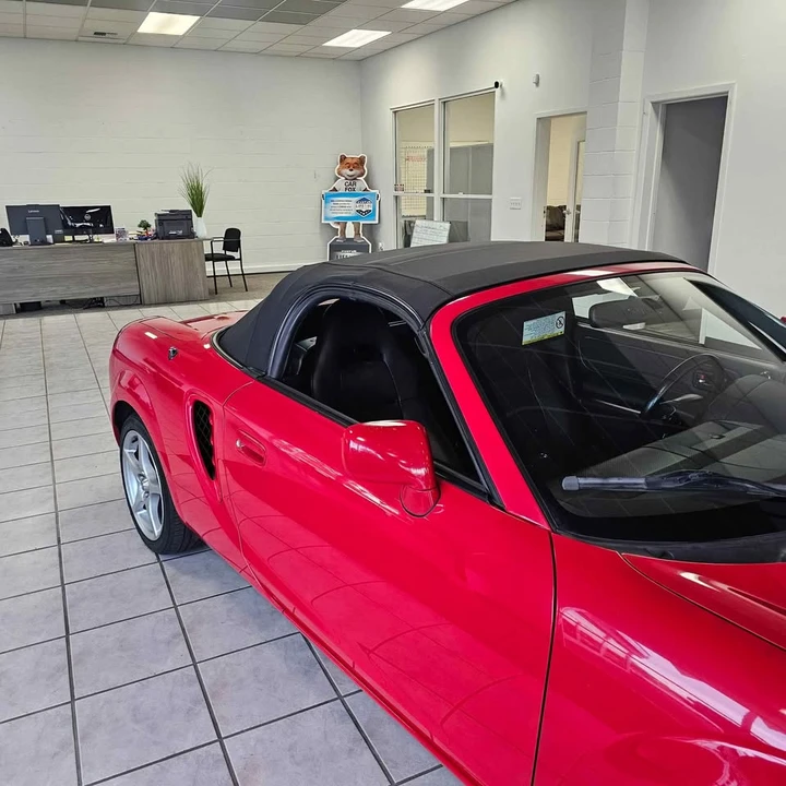 2005 Toyota MR2 Spyder/MR-S - Image 9 of 10