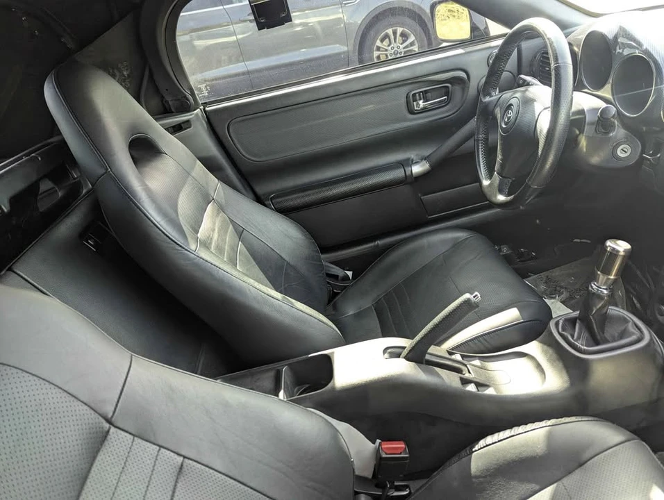2005 Toyota MR2 Spyder/MR-S - Image 8 of 9