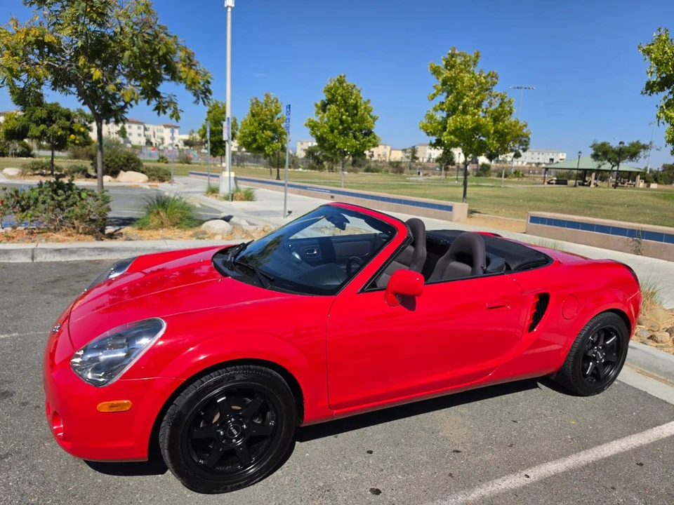 2005 Toyota MR2 Spyder/MR-S - Image 10 of 20