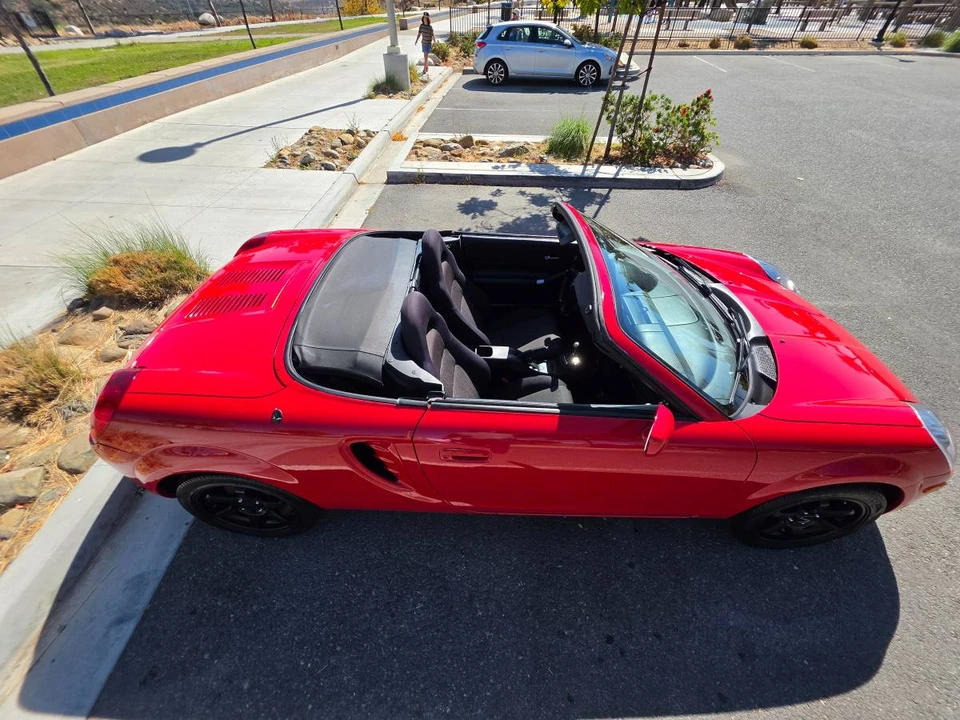 2005 Toyota MR2 Spyder/MR-S - Image 17 of 20