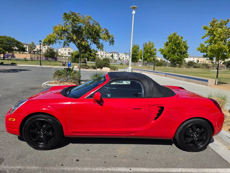 2005 Toyota MR2 Spyder/MR-S - Image 10 of 20