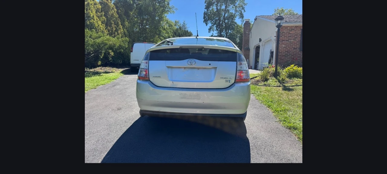 2005 Toyota Prius 2nd Gen - Image 2 of 12