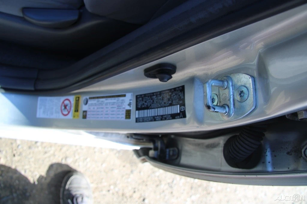2005 Toyota Prius 2nd Gen - Image 12 of 21
