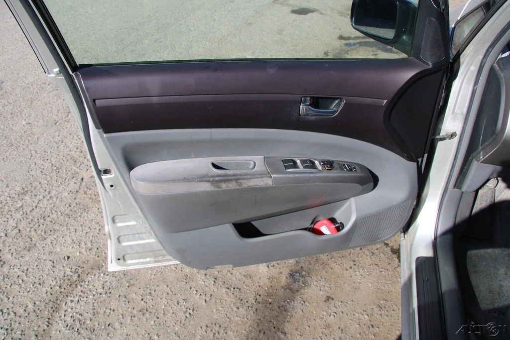 2005 Toyota Prius 2nd Gen - Image 13 of 21