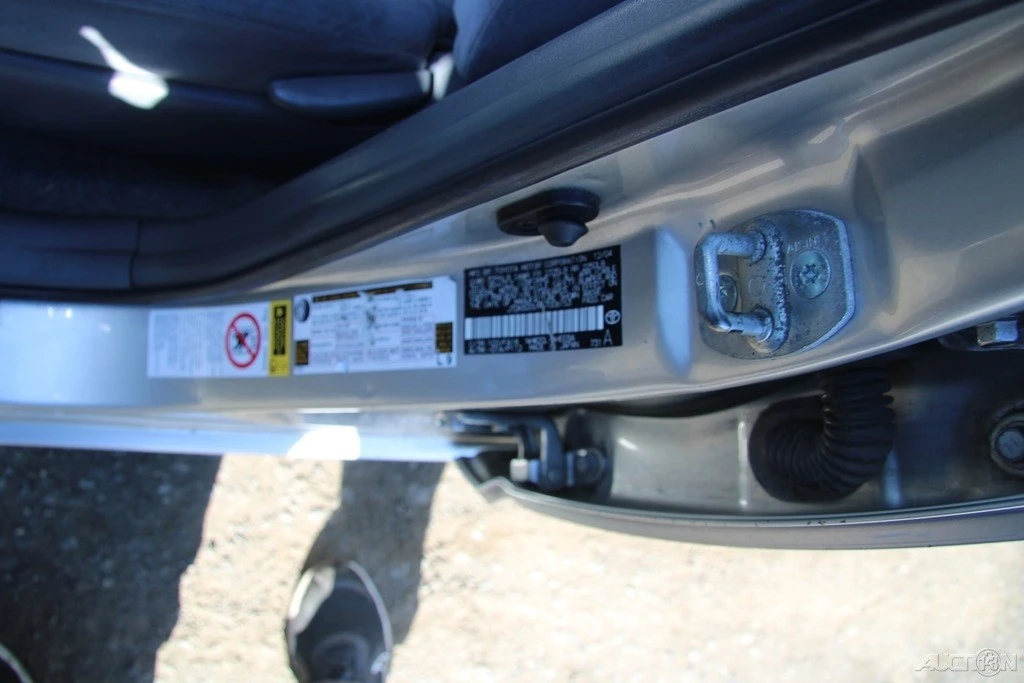 2005 Toyota Prius 2nd Gen - Image 9 of 21