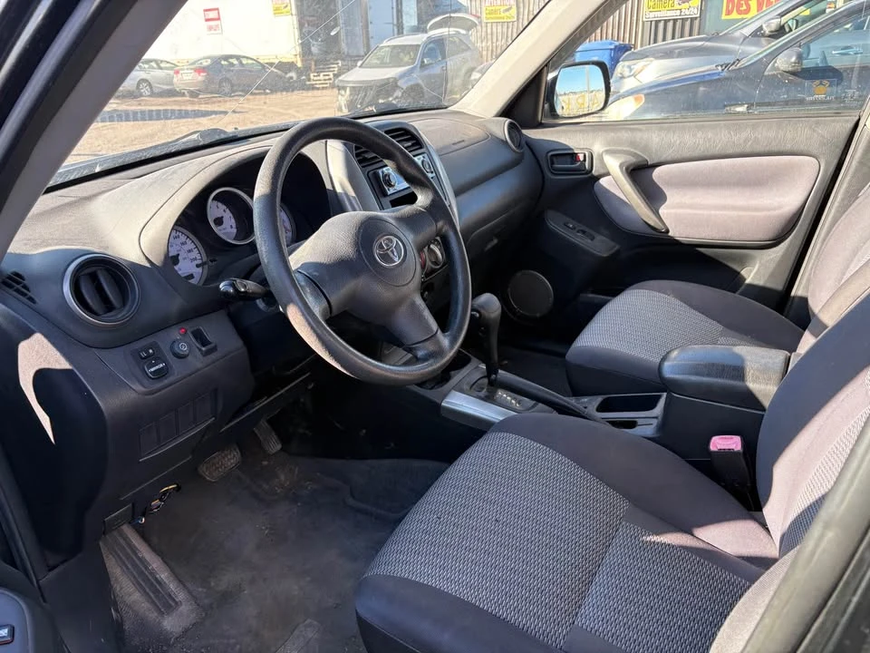 2005 Toyota RAV4 2nd Gen - Image 5 of 9