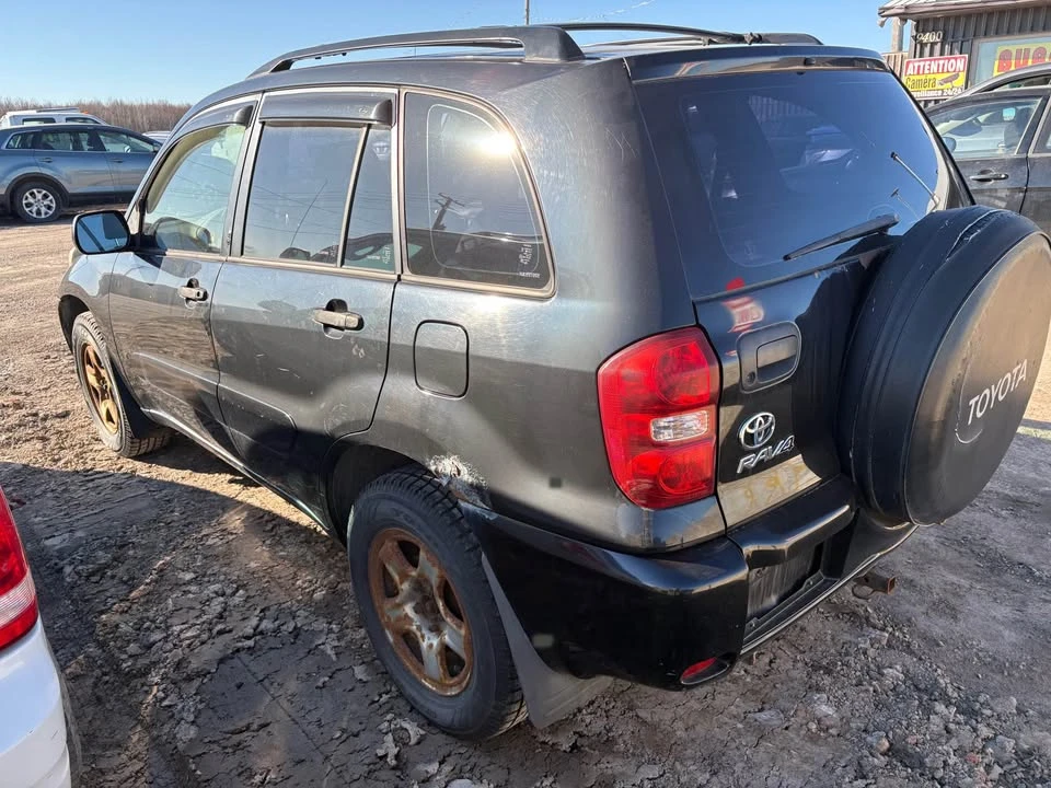 2005 Toyota RAV4 2nd Gen - Image 6 of 9