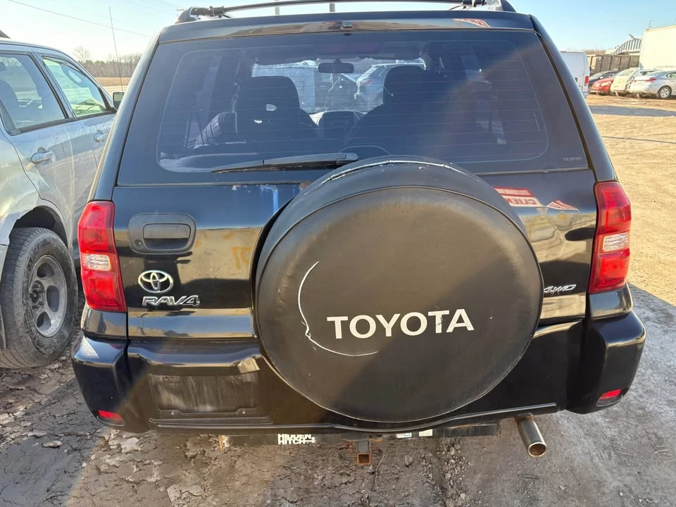 2005 Toyota RAV4 2nd Gen - Image 4 of 9