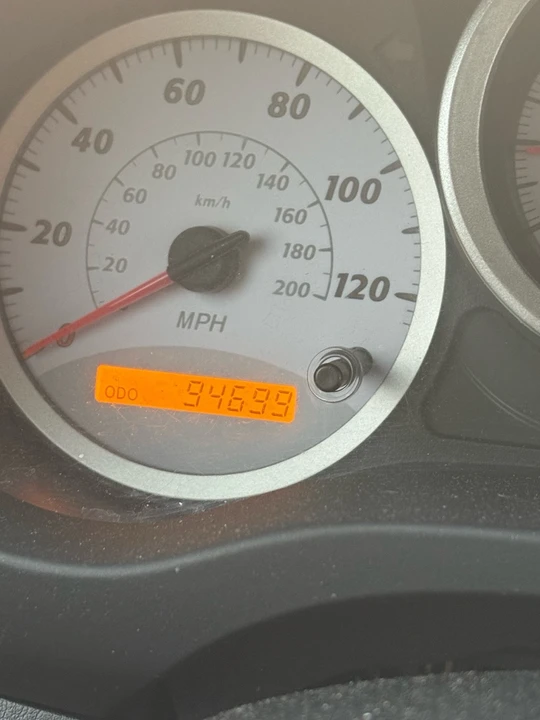 2005 Toyota RAV4 2nd Gen - Image 2 of 2