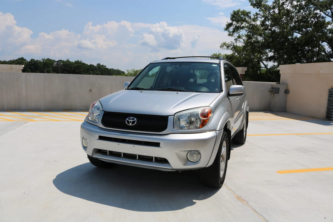 2005 Toyota RAV4 2nd Gen - Image 4 of 31