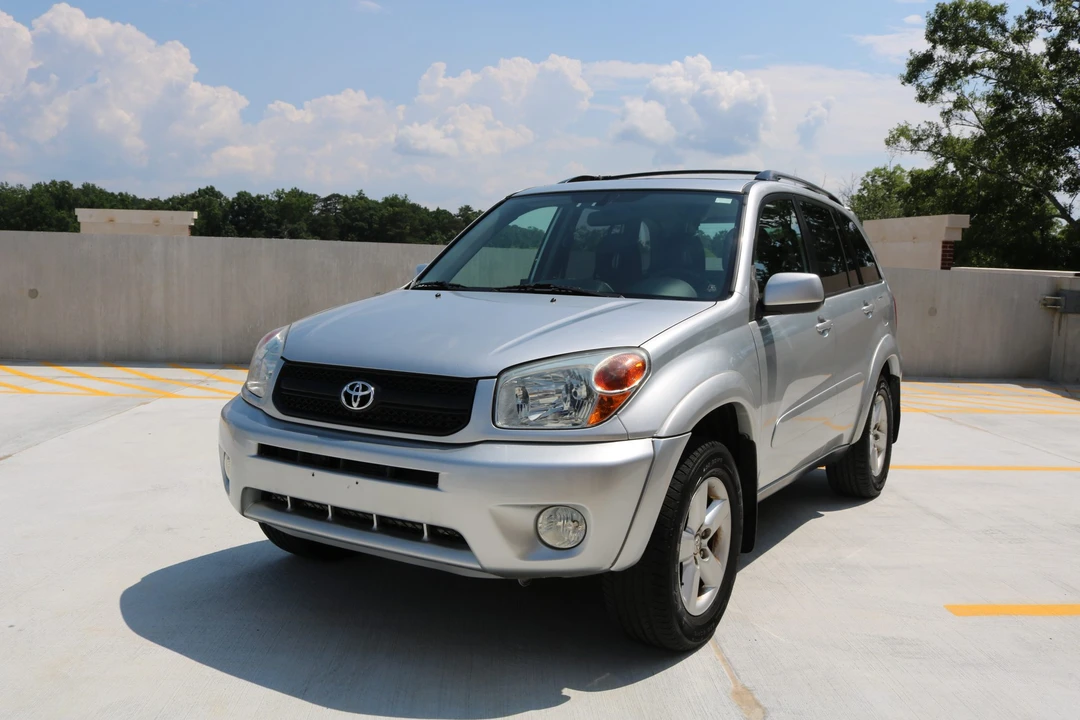 2005 Toyota RAV4 2nd Gen - Image 5 of 31